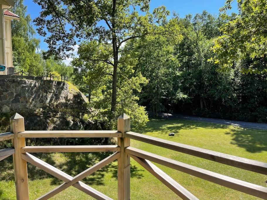 Cozy Cabin, Neighbour To Lake & National Park Tyreso Exterior foto