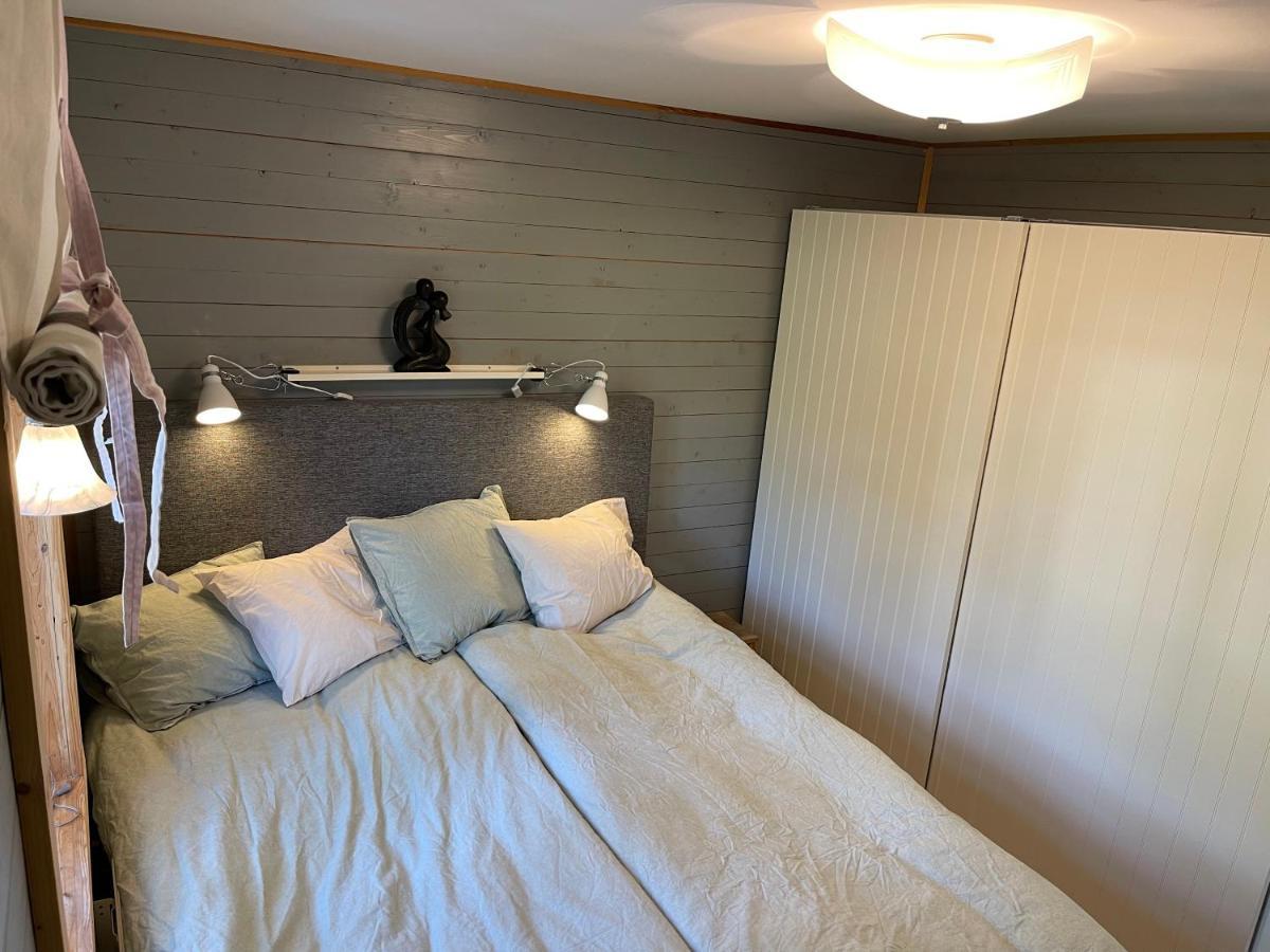 Cozy Cabin, Neighbour To Lake & National Park Tyreso Exterior foto